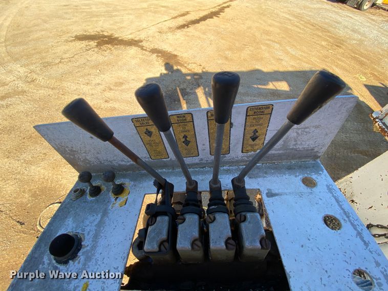 image for item EL9629 1999 International 4700  bucket truck