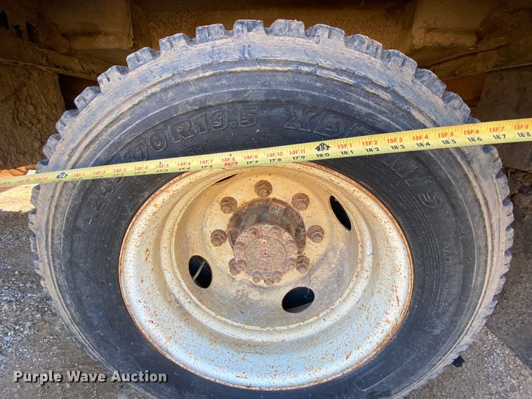 image for item EL9629 1999 International 4700  bucket truck