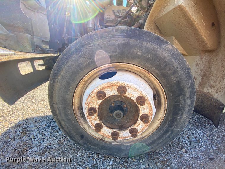 image for item EL9629 1999 International 4700  bucket truck