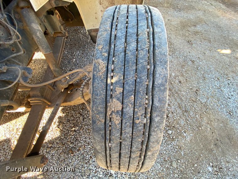 image for item EL9629 1999 International 4700  bucket truck