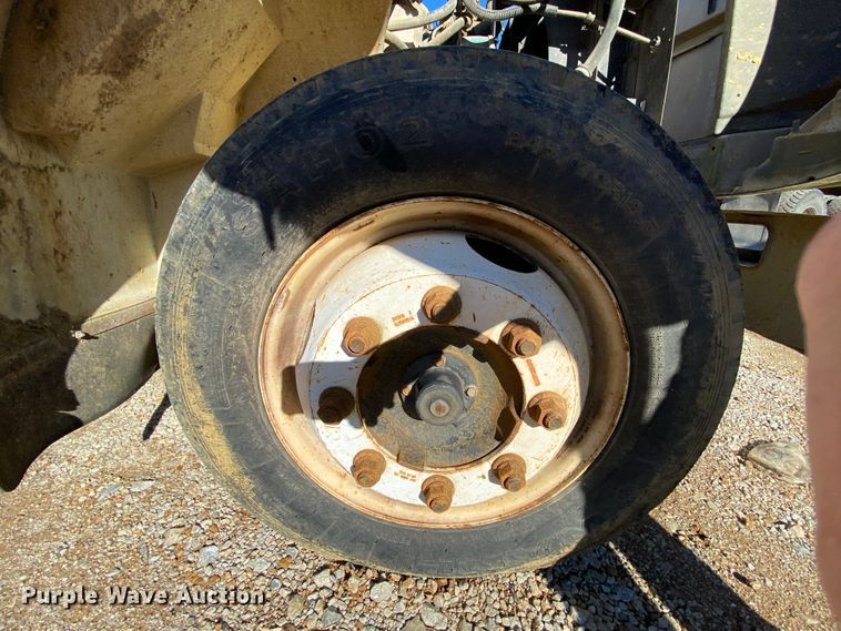 image for item EL9629 1999 International 4700  bucket truck