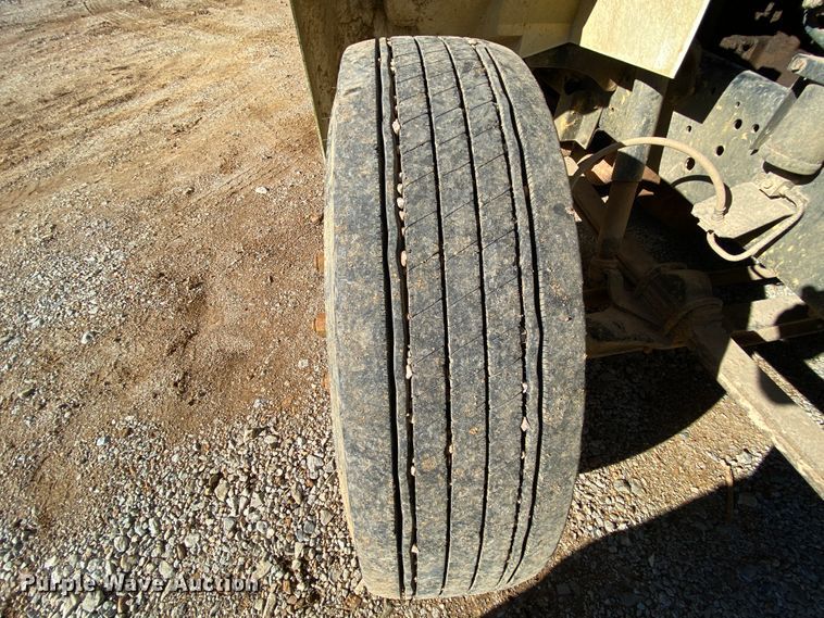 image for item EL9629 1999 International 4700  bucket truck