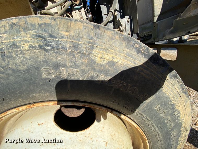 image for item EL9629 1999 International 4700  bucket truck