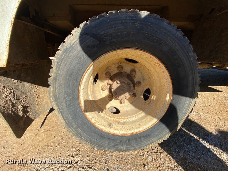 image for item EL9629 1999 International 4700  bucket truck