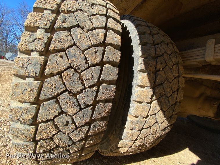 image for item EL9629 1999 International 4700  bucket truck