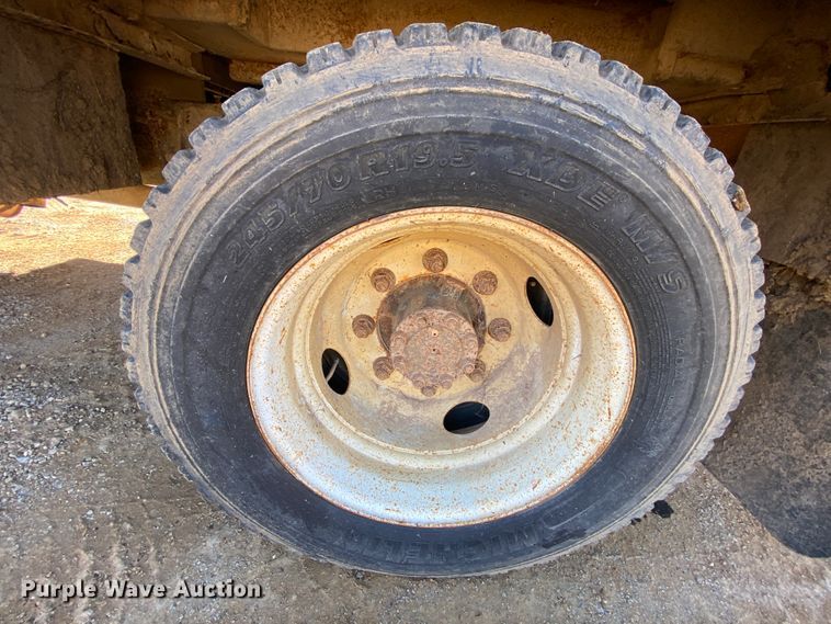 image for item EL9629 1999 International 4700  bucket truck