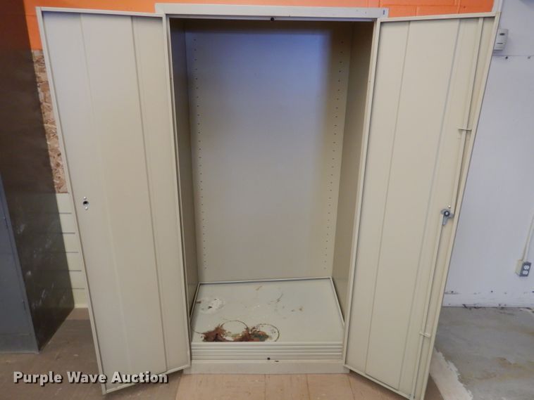 image for item EY9221 (2) metal cabinets