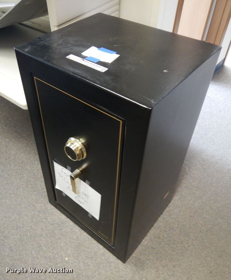 image for item EY9247 Sentry D888 safe