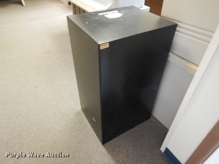 image for item EY9247 Sentry D888 safe