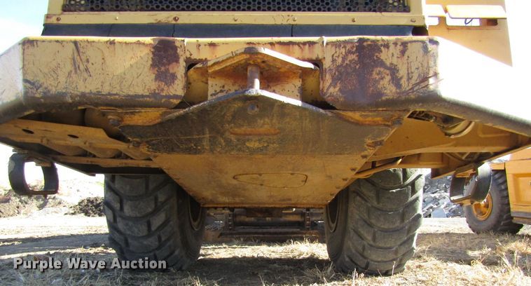 image for item GC9750 1983 Caterpillar 613B  elevating scraper