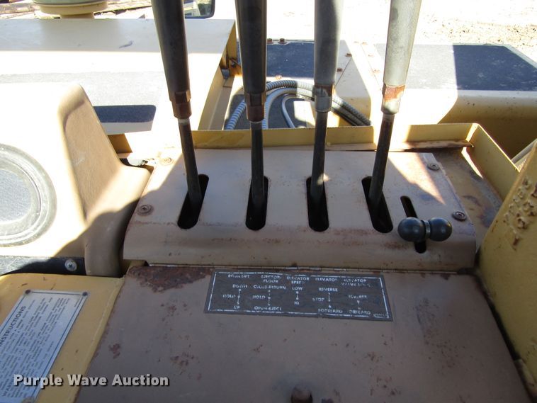 image for item GC9750 1983 Caterpillar 613B  elevating scraper