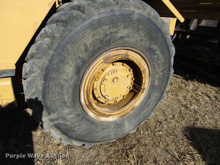 image for item GC9750 1983 Caterpillar 613B  elevating scraper