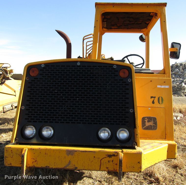 image for item GC9751 1979 John Deere 762  elevating scraper