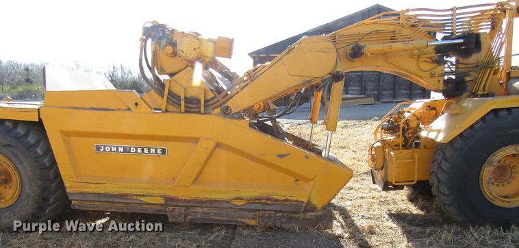 image for item GC9751 1979 John Deere 762  elevating scraper