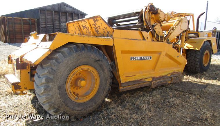 image for item GC9751 1979 John Deere 762  elevating scraper