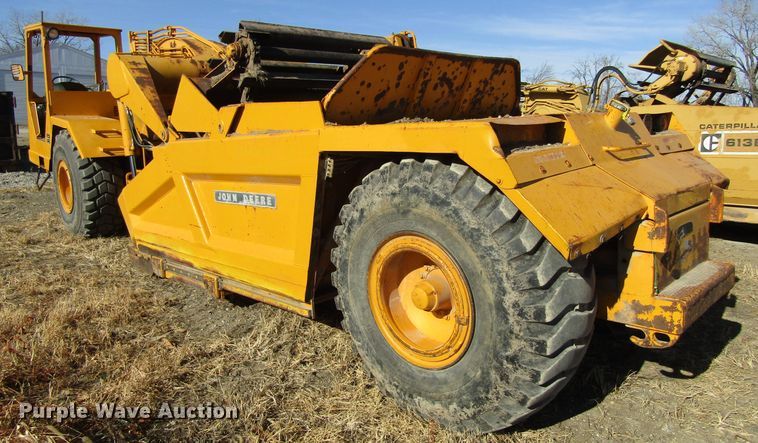 image for item GC9751 1979 John Deere 762  elevating scraper