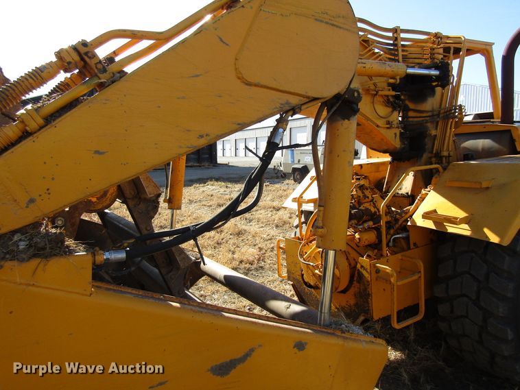 image for item GC9751 1979 John Deere 762  elevating scraper