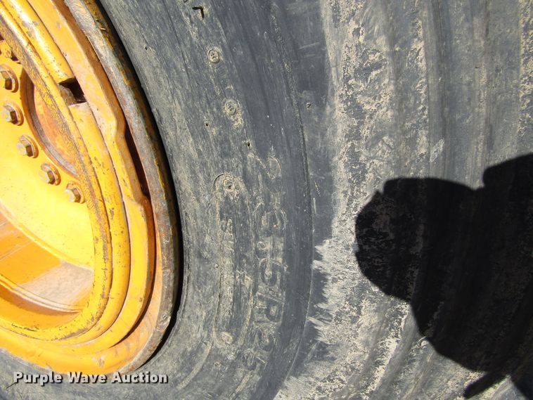 image for item GC9751 1979 John Deere 762  elevating scraper