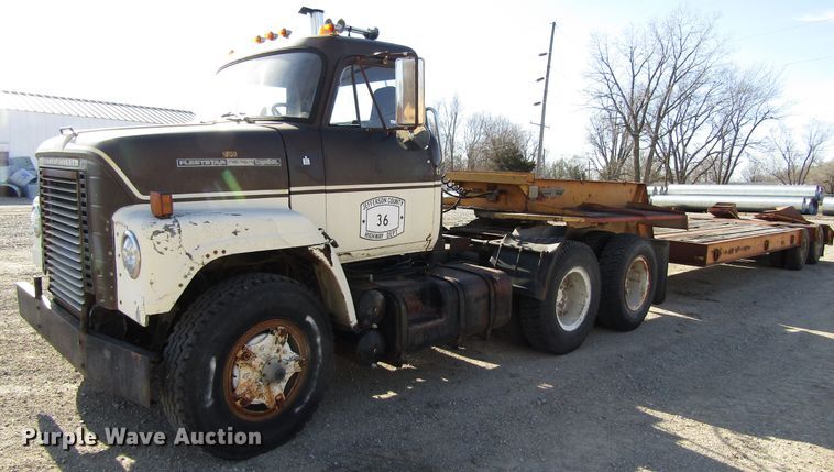 image for item GC9752 1977 International  semi truck with equipment trailer