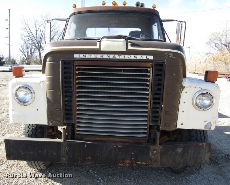 image for item GC9752 1977 International  semi truck with equipment trailer