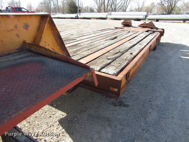 image for item GC9752 1977 International  semi truck with equipment trailer