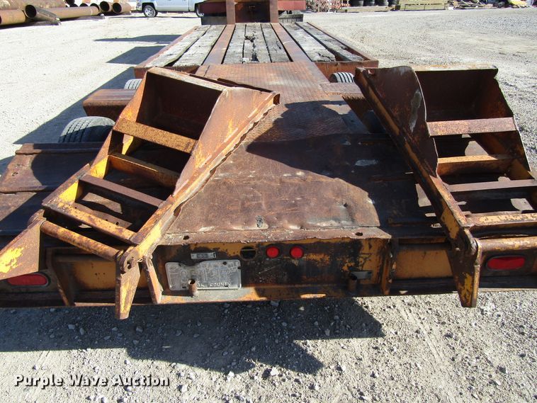 image for item GC9752 1977 International  semi truck with equipment trailer