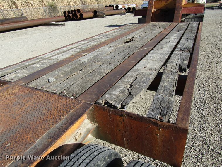 image for item GC9752 1977 International  semi truck with equipment trailer