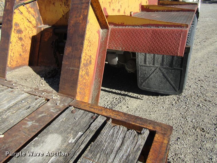 image for item GC9752 1977 International  semi truck with equipment trailer