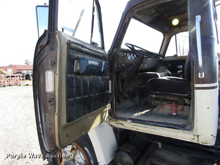 image for item GC9752 1977 International  semi truck with equipment trailer