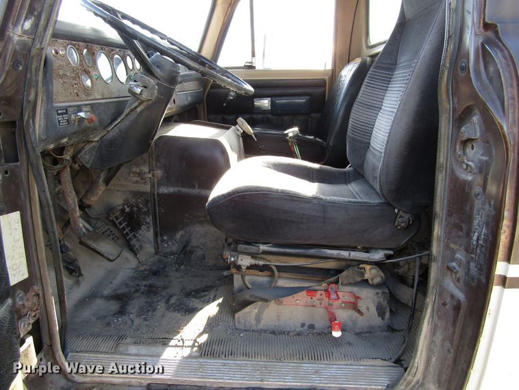 image for item GC9752 1977 International  semi truck with equipment trailer