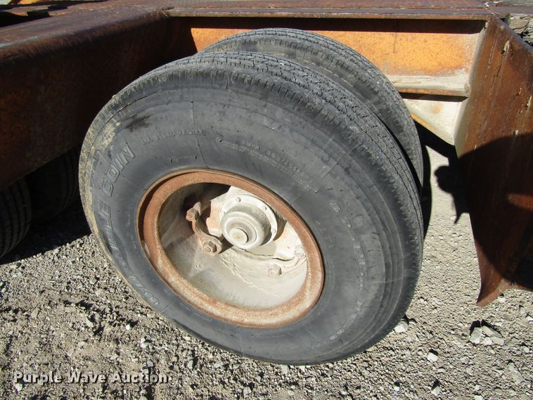 image for item GC9752 1977 International  semi truck with equipment trailer