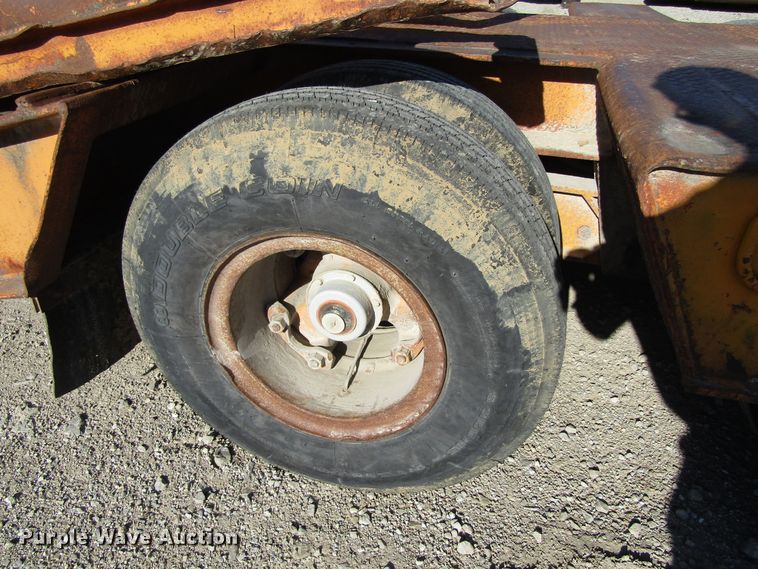 image for item GC9752 1977 International  semi truck with equipment trailer