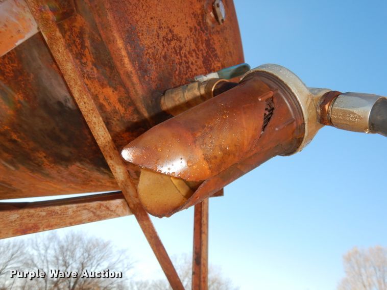 image for item GJ9632 300 gallon fuel tank