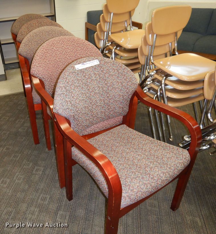 Furniture in Kansas City, KS Item GJ9736 sold Purple Wave