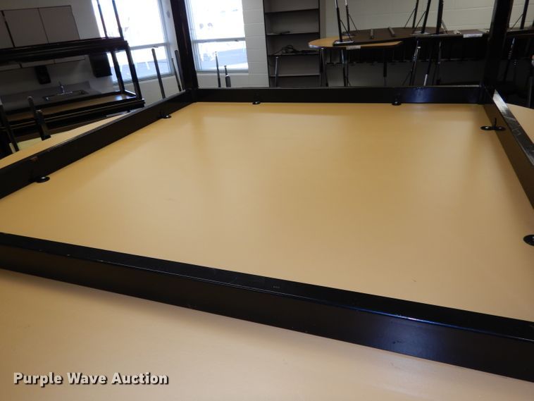 image for item GJ9739 (8) round tables