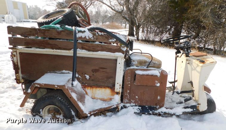 image for item GQ9924 Cushman truckster