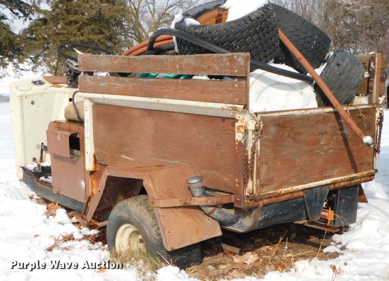 image for item GQ9924 Cushman truckster