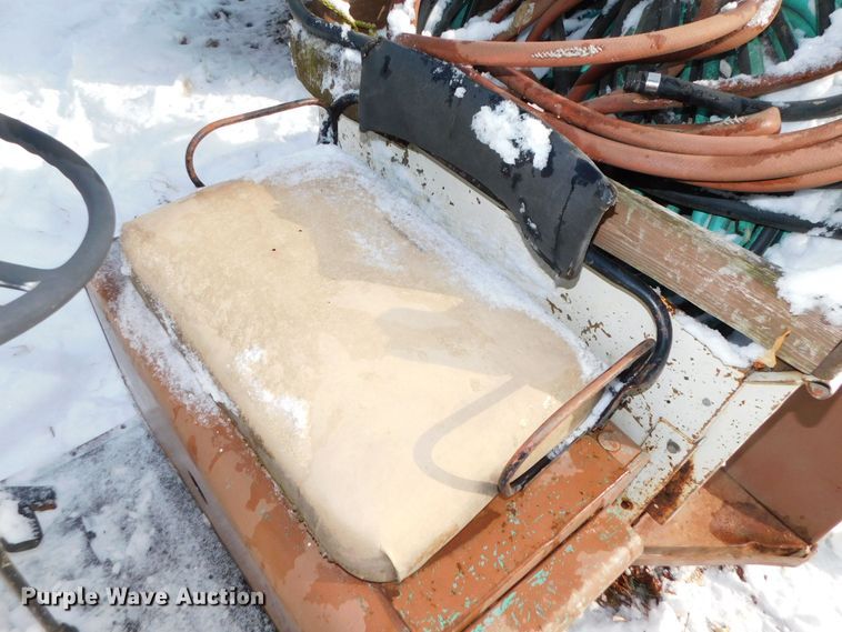 image for item GQ9924 Cushman truckster