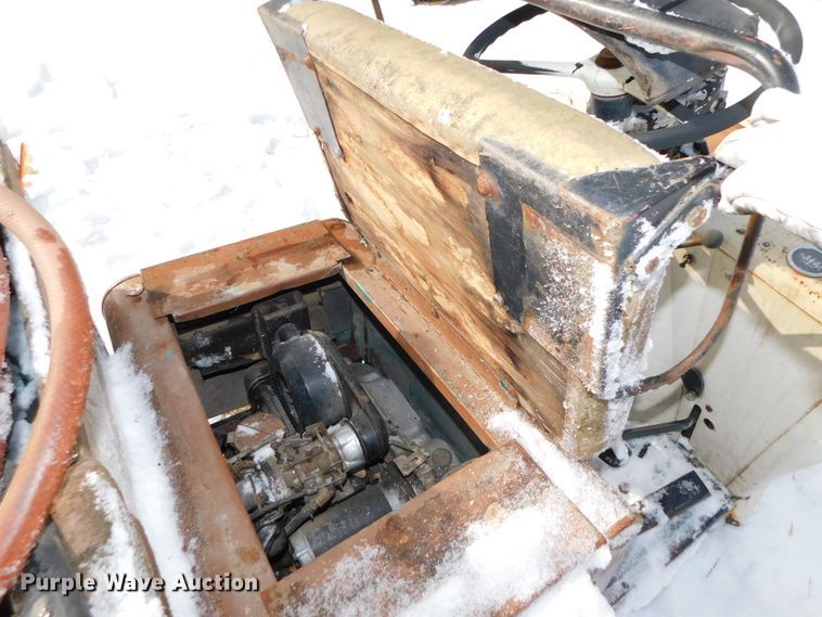 image for item GQ9924 Cushman truckster