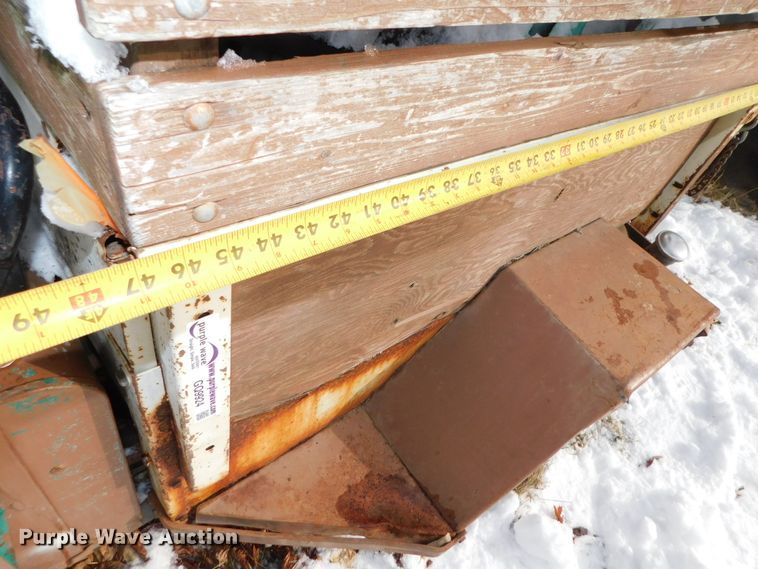 image for item GQ9924 Cushman truckster