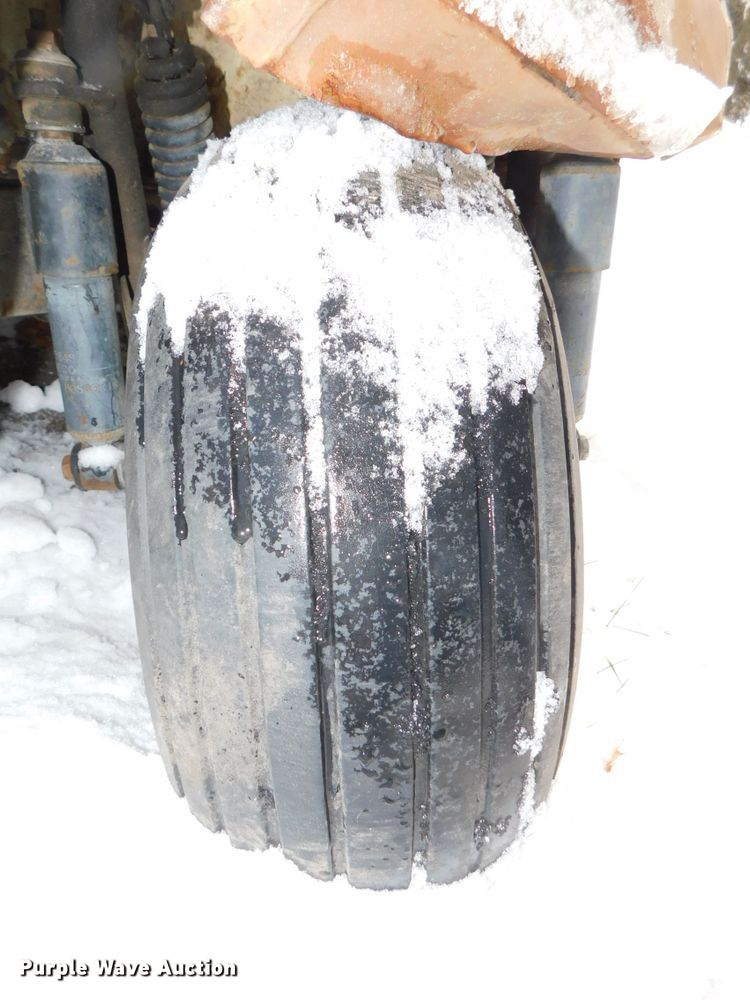 image for item GQ9924 Cushman truckster