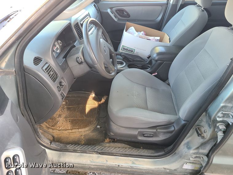 image for item HM9754 2006 Ford Escape SUV