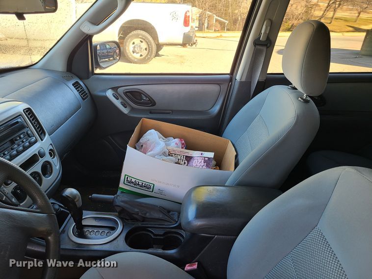 image for item HM9754 2006 Ford Escape SUV