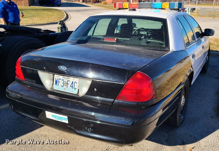image for item HM9836 2006 Ford Crown Victoria Police Interceptor