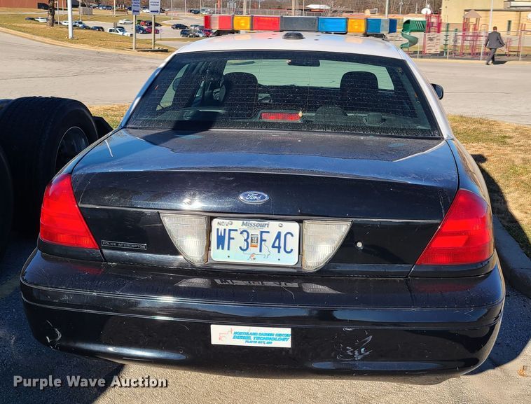 image for item HM9836 2006 Ford Crown Victoria Police Interceptor