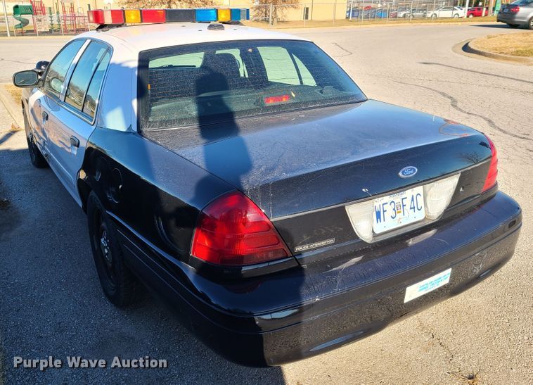 image for item HM9836 2006 Ford Crown Victoria Police Interceptor