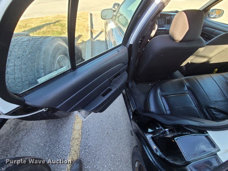 image for item HM9836 2006 Ford Crown Victoria Police Interceptor