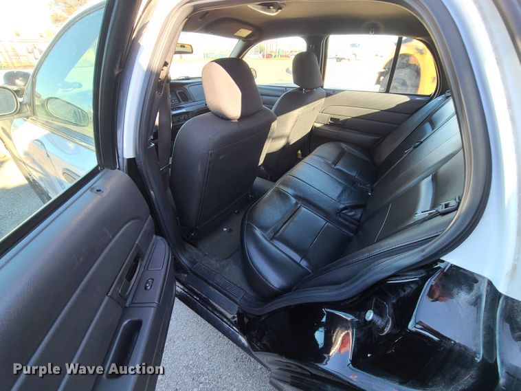image for item HM9836 2006 Ford Crown Victoria Police Interceptor