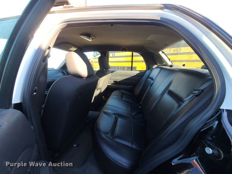 image for item HM9836 2006 Ford Crown Victoria Police Interceptor