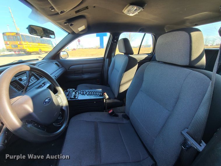 image for item HM9836 2006 Ford Crown Victoria Police Interceptor